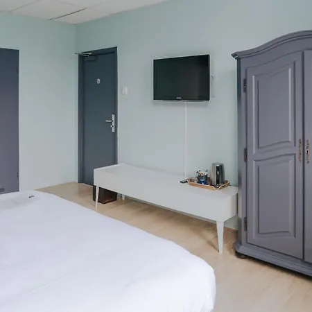 Room11 מלון