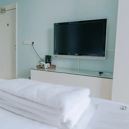 Room11 מלון 2*