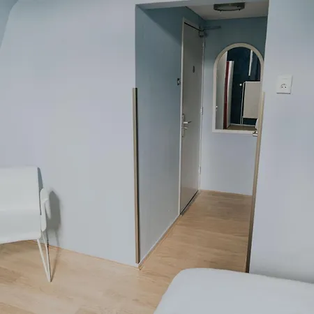 Room11 מלון
